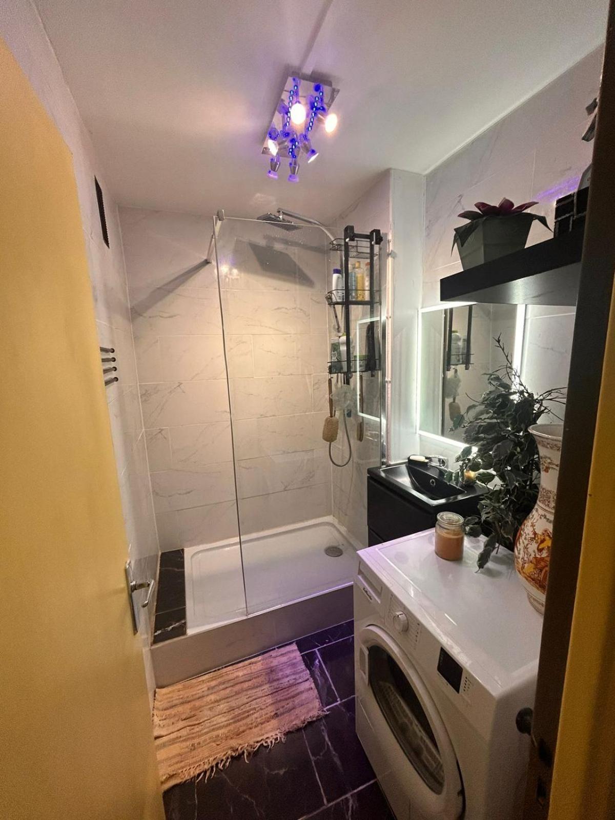 Tout Confort - Clim- Salle De Bain Commune Nîmes Exterior foto